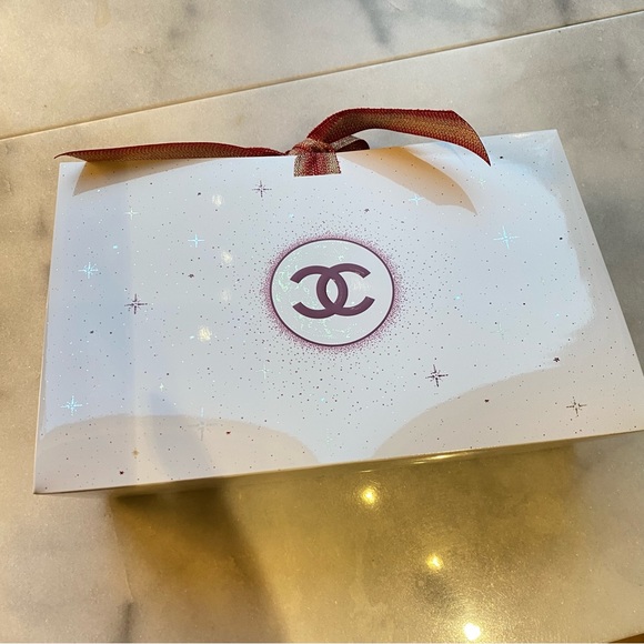 Chanel Xmas 2022 White Envelope Fold Up Gift Box Packaging, NEW - Picture 4 of 10